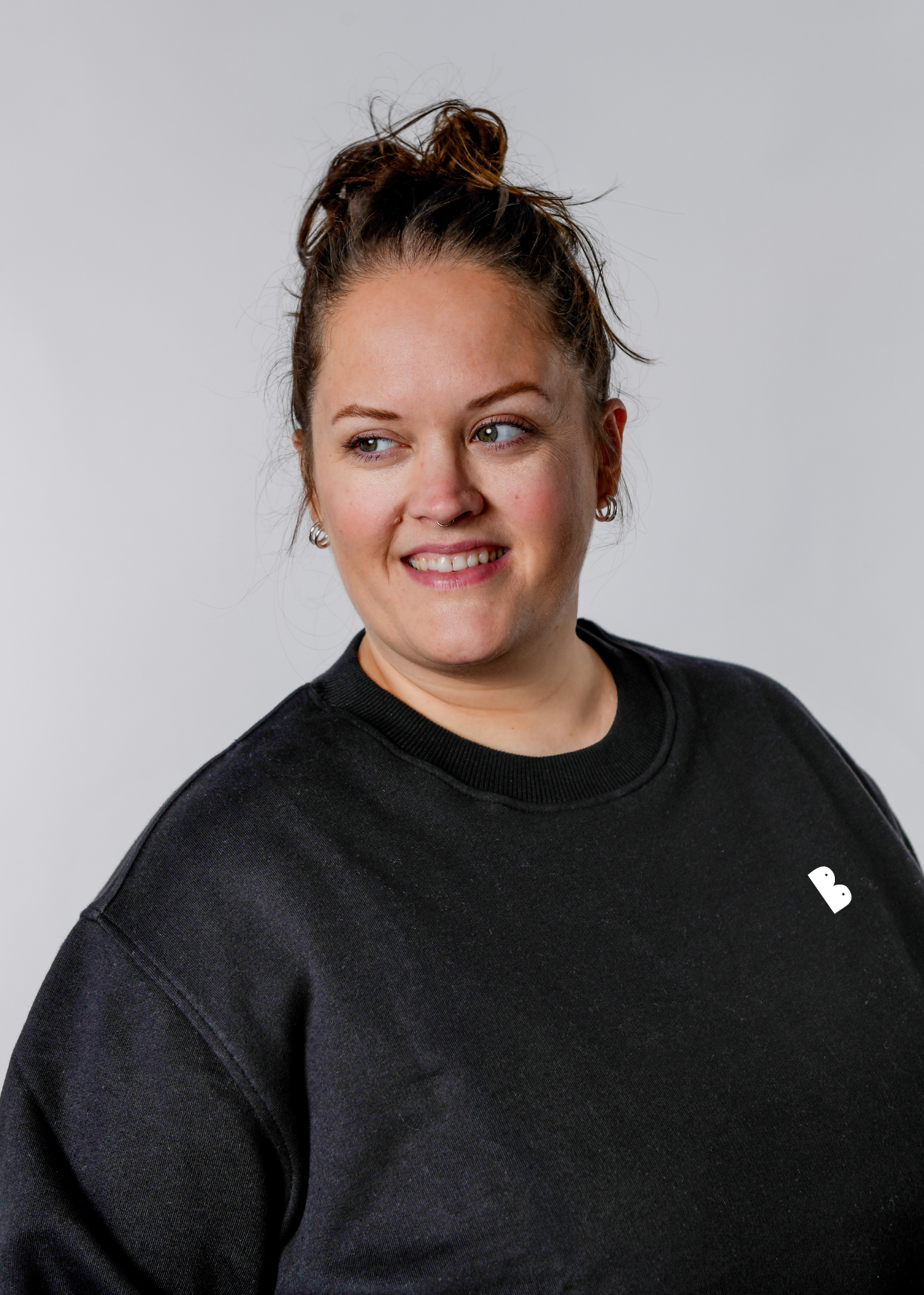 Frontansicht des Plus Size Sweatshirts SWETA von CURVYBEACHGIRL mit Print Logo-Symbol Boobies