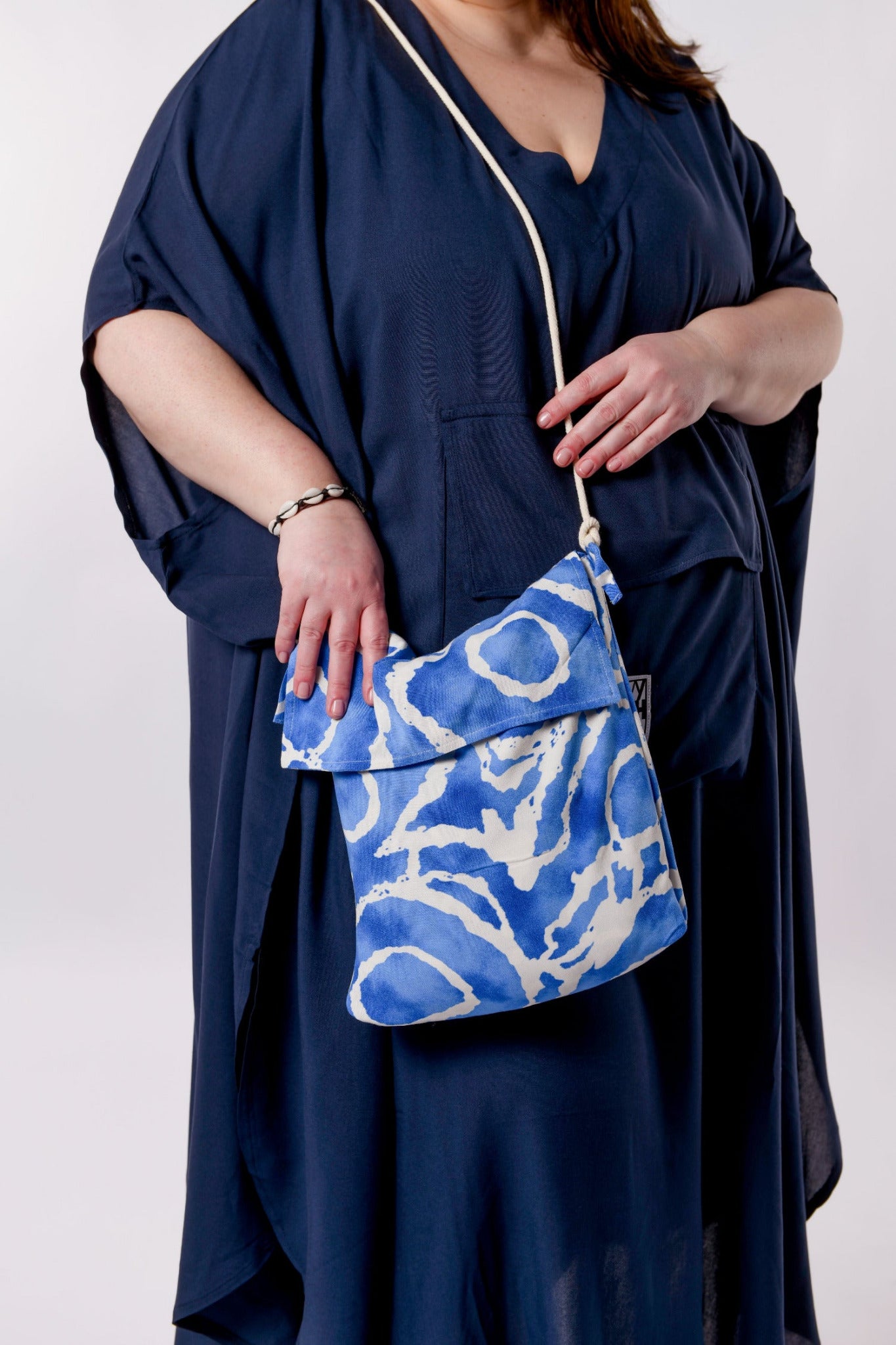 Strand Poncho JUA aus Viskose in dunkelblau