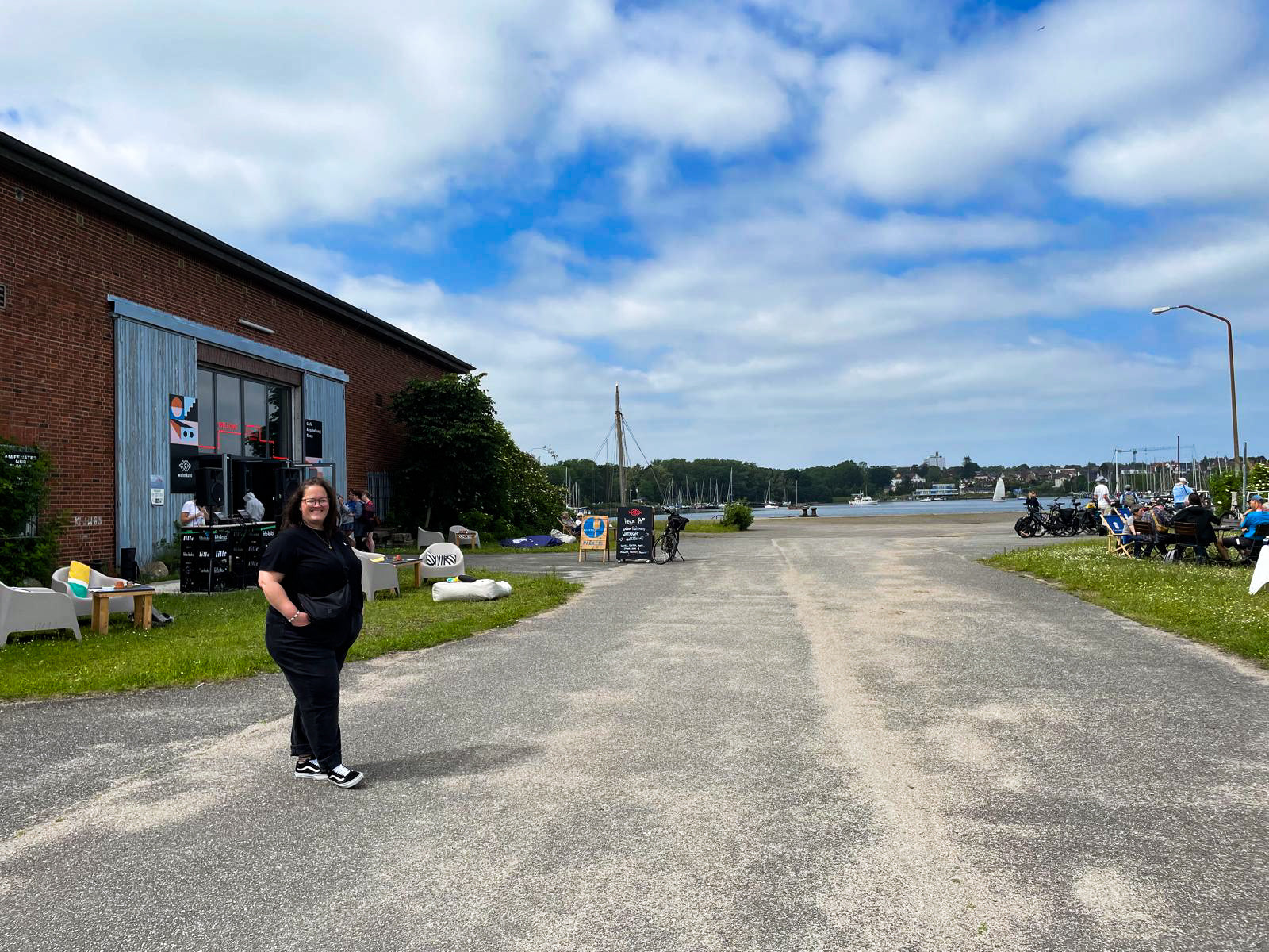 CURVYBEACHGIRL Gründerin Annika Kähler bei der Waterkant Ausstellung 2024