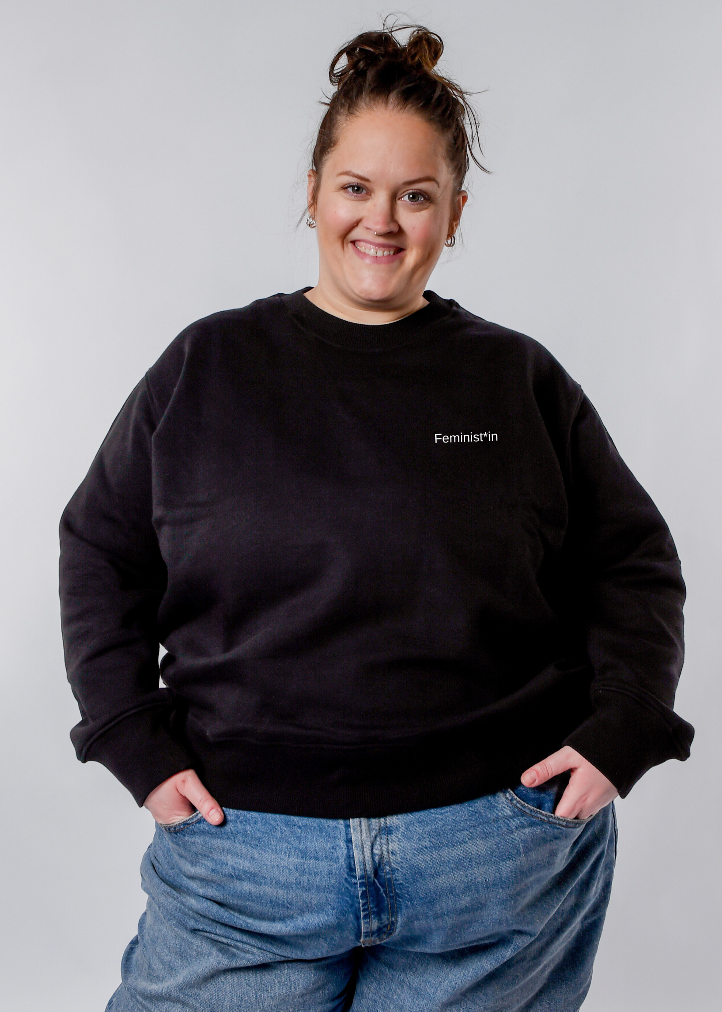 Sweatshirt SWETA "Feminist*in" aus GOTS-Baumwolle